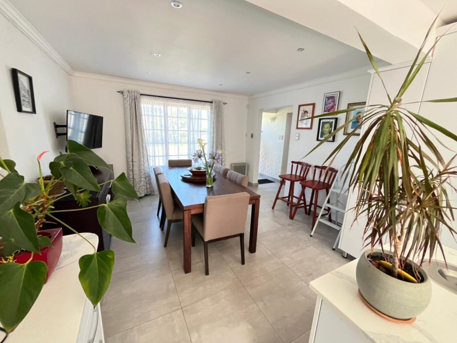 3 Bedroom Property for Sale in Cove Rock Eastern Cape